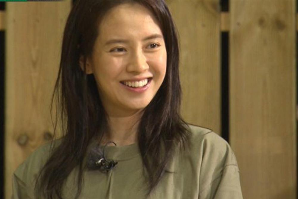 Để mặt mộc vẫn nổi bần bật, mợ ngố Song Ji Hyo khẳng định đẳng cấp đẹp tự nhiên-13