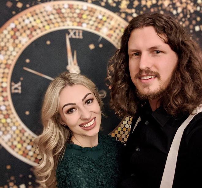 Tiệm tóc đóng cửa, chàng kỹ sư hy sinh làm mẫu cho bạn gái-11