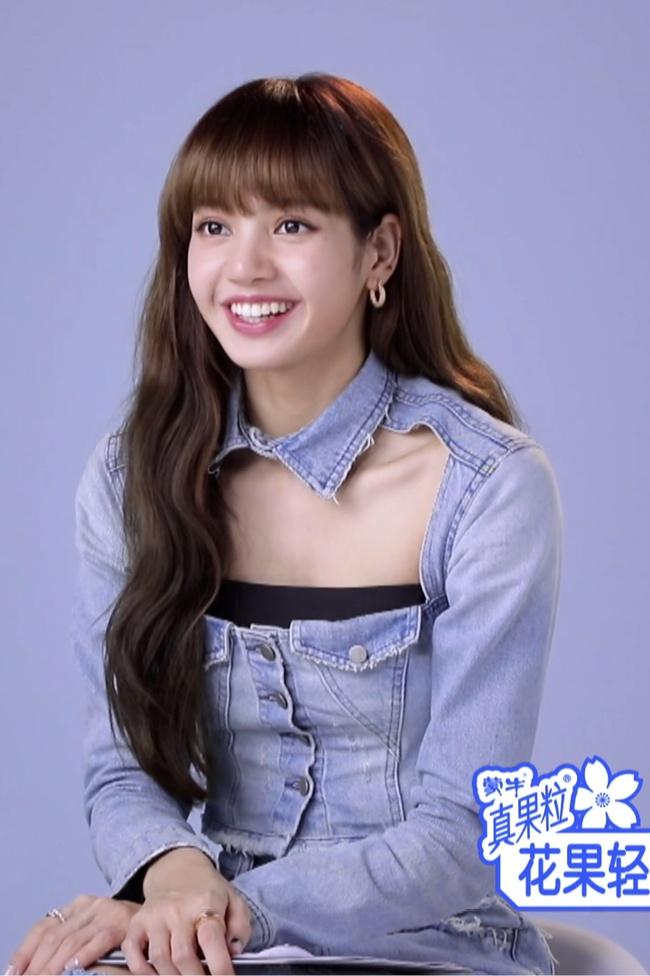 Lisa diện đồ nghìn USD khi làm cố vấn show Thanh xuân có bạn 2-5