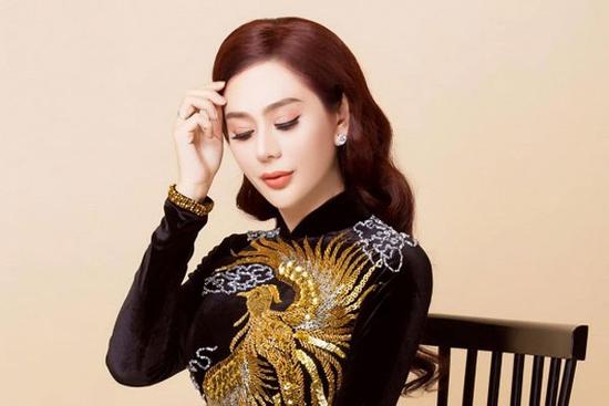 Lâm Khánh Chi đóng cửa cài then, tự cách ly 10 ngày không ra khỏi nhà