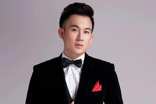 Dương Triệu Vũ bị chỉ trích khi cầu nguyện cho nước Mỹ giữa đại dịch Covid-19 mà quên nơi mình đang sống