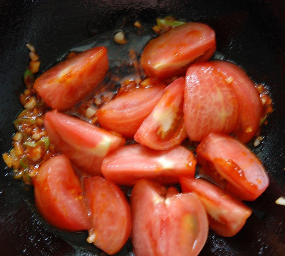 Cuối tuần làm ngay một nồi bò om khoai tây cà chua tuyệt ngon, cơm nấu bao nhiêu cũng hết-2