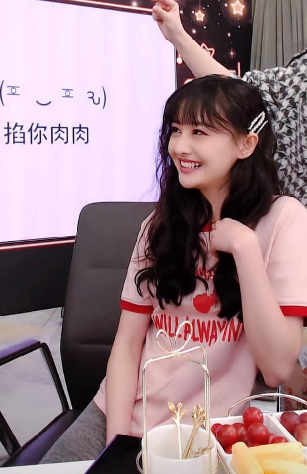 Trịnh Sảng tăng cân là nhan sắc bùng nổ, bất chấp ảnh chụp camera thường lẫn sóng livestream-2