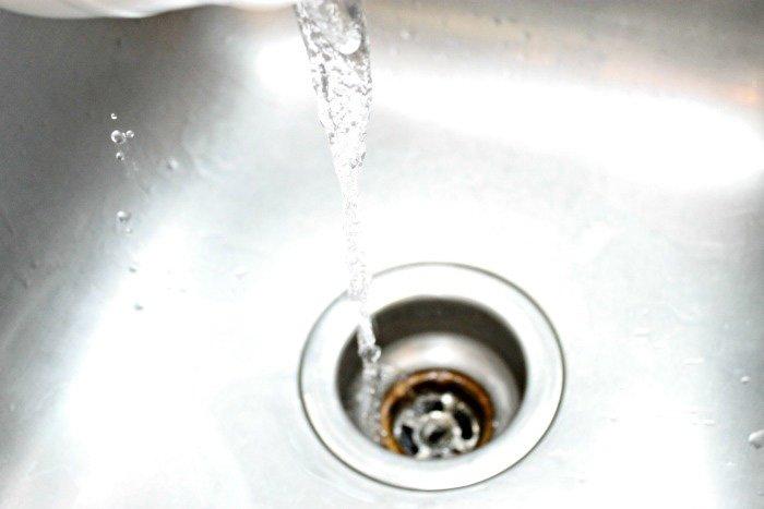 Cách xử lý khi bồn rửa bát lâu ngày bị bẩn, thoát nước yếu - 5