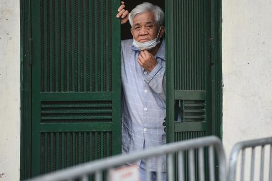 Phạt 3 người không đeo khẩu trang ở Trúc Bạch