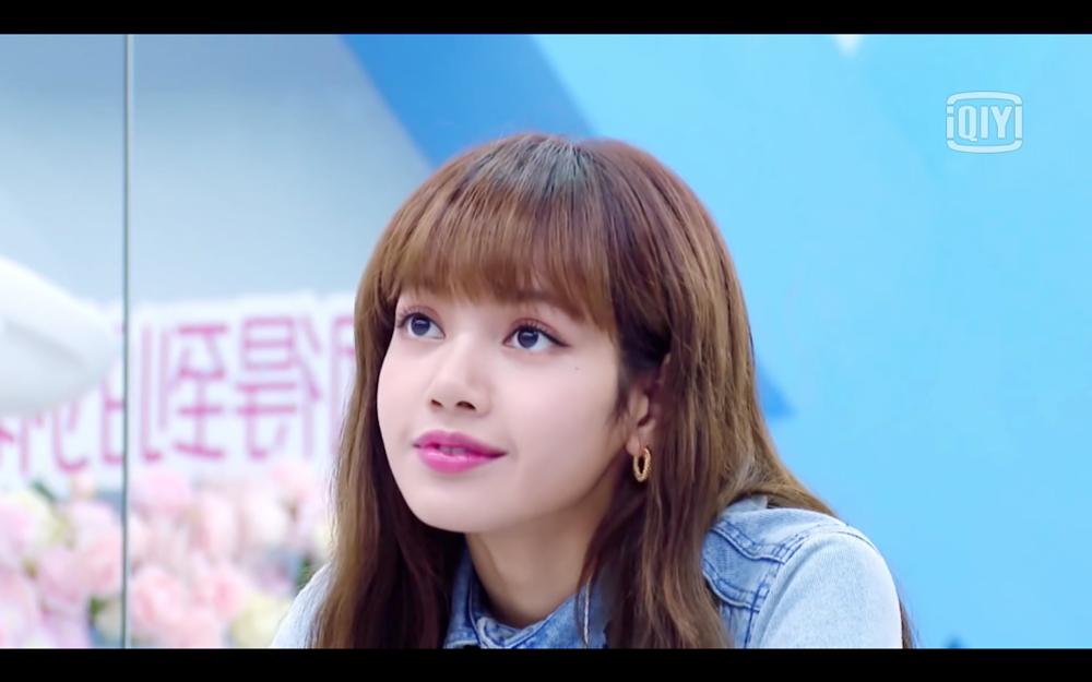 Có ai như Lisa: Đi dạy vũ đạo lại bị thực tập sinh hỏi bí quyết về tóc?-2