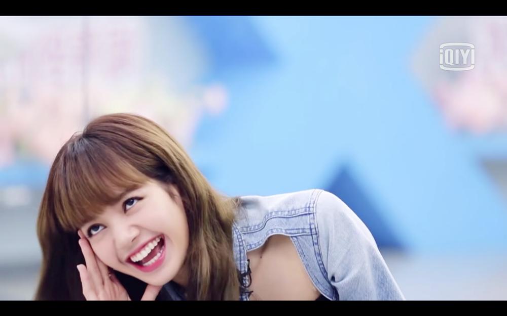 Có ai như Lisa: Đi dạy vũ đạo lại bị thực tập sinh hỏi bí quyết về tóc?-5