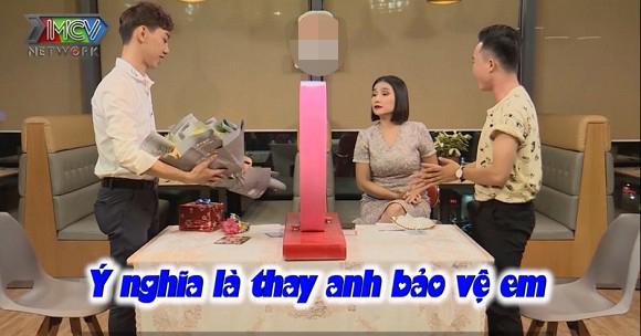 Trúng tiếng sét ái tình, cặp đồng tính nam công khai hôn đắm đuối trên truyền hình-2