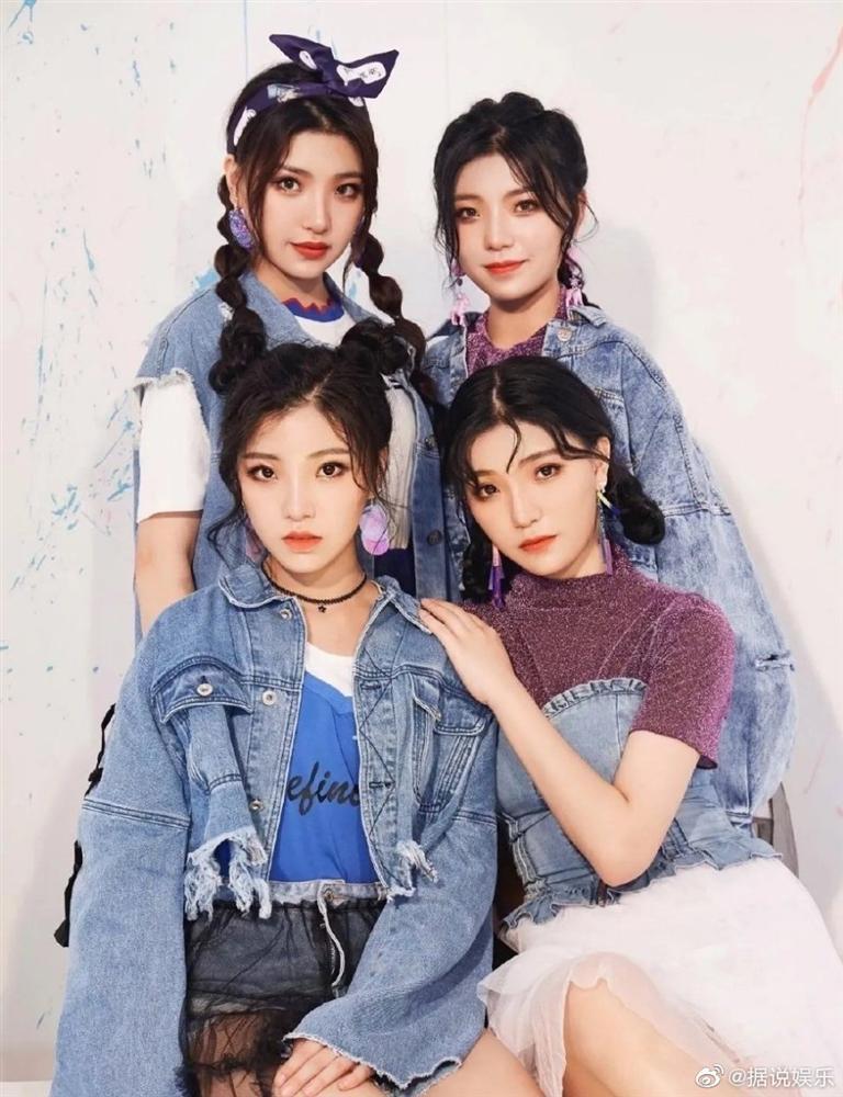 Chị em sinh tư bị chỉ trích thậm tệ vì coi thường Lisa-12