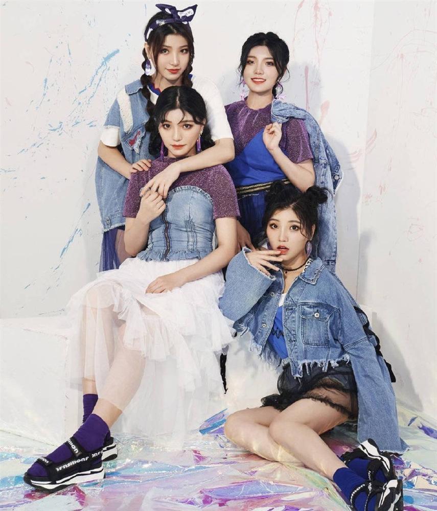 Chị em sinh tư bị chỉ trích thậm tệ vì coi thường Lisa-13