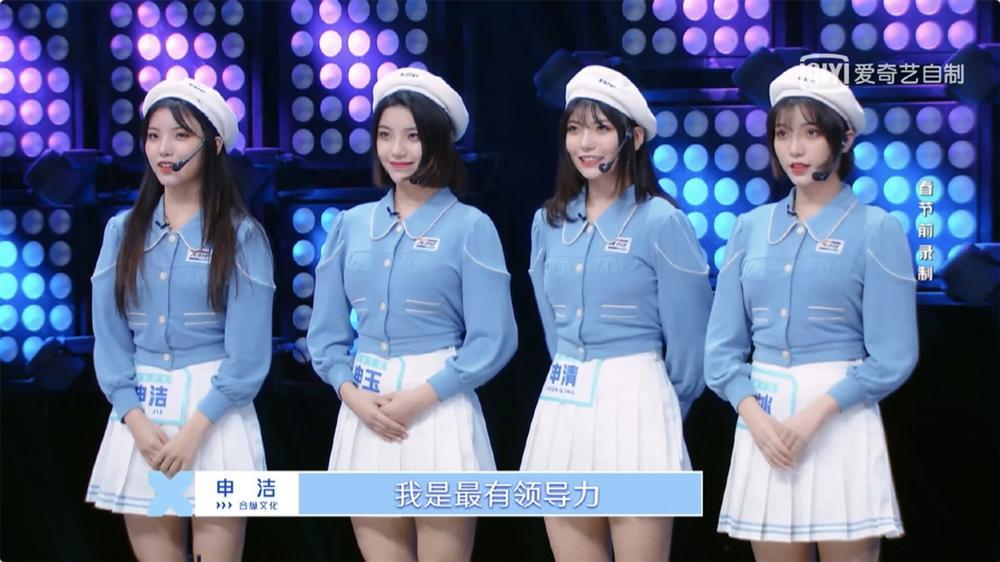 Chị em sinh tư bị chỉ trích thậm tệ vì coi thường Lisa-3