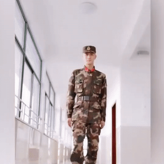 Ngôn tình vẫn hiện hữu ngoài đời thực: Nữ y tá độc thân đăng video bày tỏ, chàng quân nhân đẹp trai tình nguyện đớp thính-2