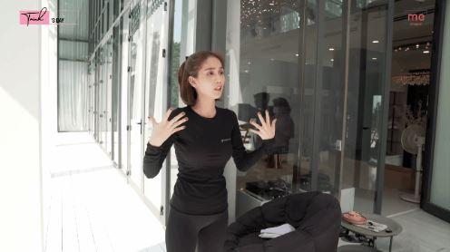 Diện đồ bơi kín đáo tại gia, Ngọc Trinh vẫn được khen ngợi hết lời-3