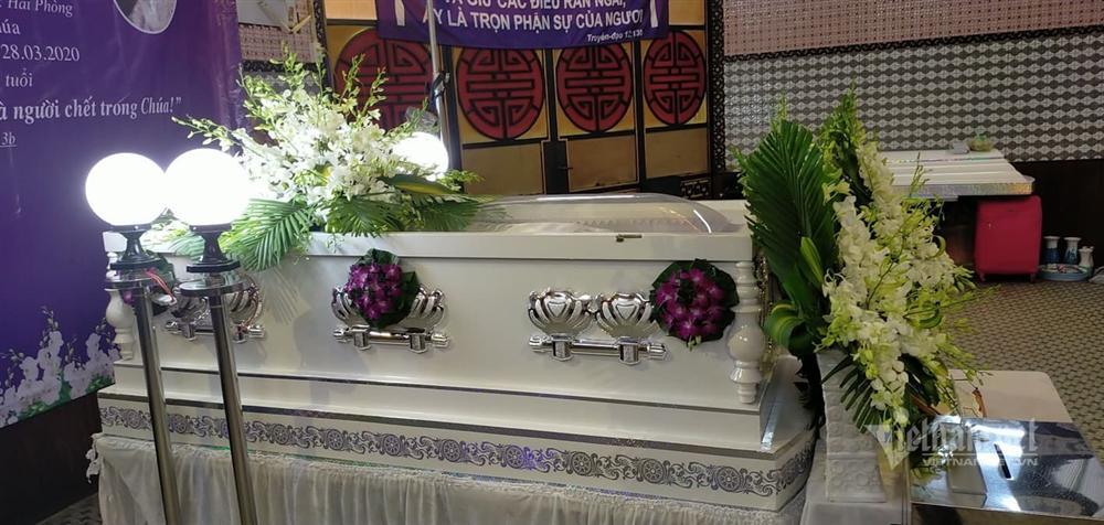 Tang lễ màu trắng của cố diễn viên Mai Phương diễn ra trong không khí riêng tư, kín đáo-4