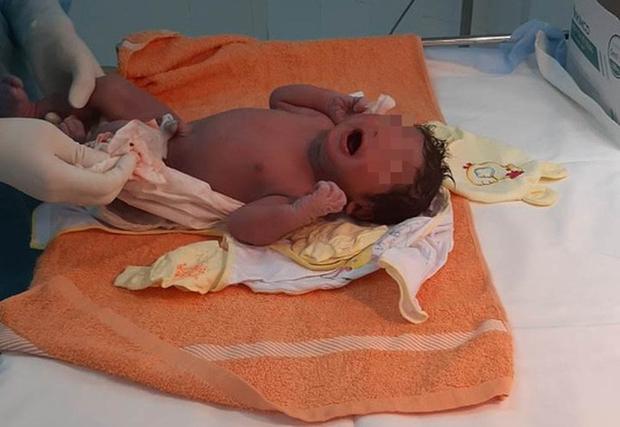 12 y, bác sĩ cấp tốc đến khu cách ly giúp sản phụ sinh con-1