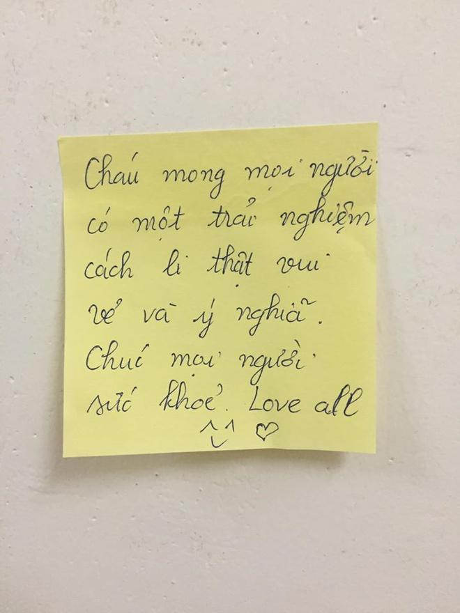 Nữ sinh dọn phòng KTX đến 2h sáng, để lại đồ dùng cho người cách ly-4