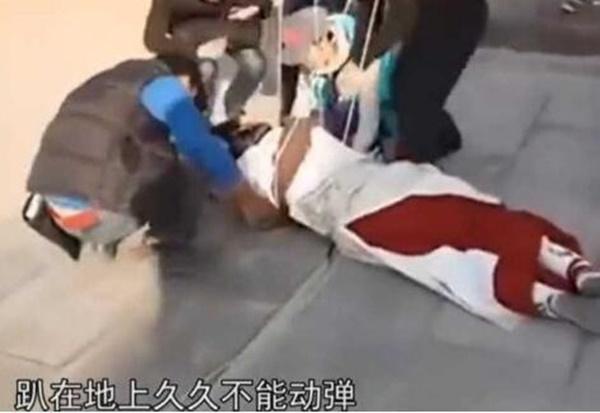 Tai nạn phim trường của Triệu Lệ Dĩnh: Suýt chết đuối cũng chẳng bằng việc sống với cục u suốt đời do ngã ngựa-2