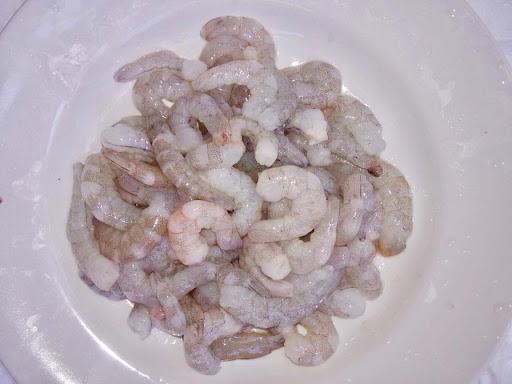 Hàng trăm kg tôm chết biến thành tôm nõn, giá 150.000 đồng/kg-1