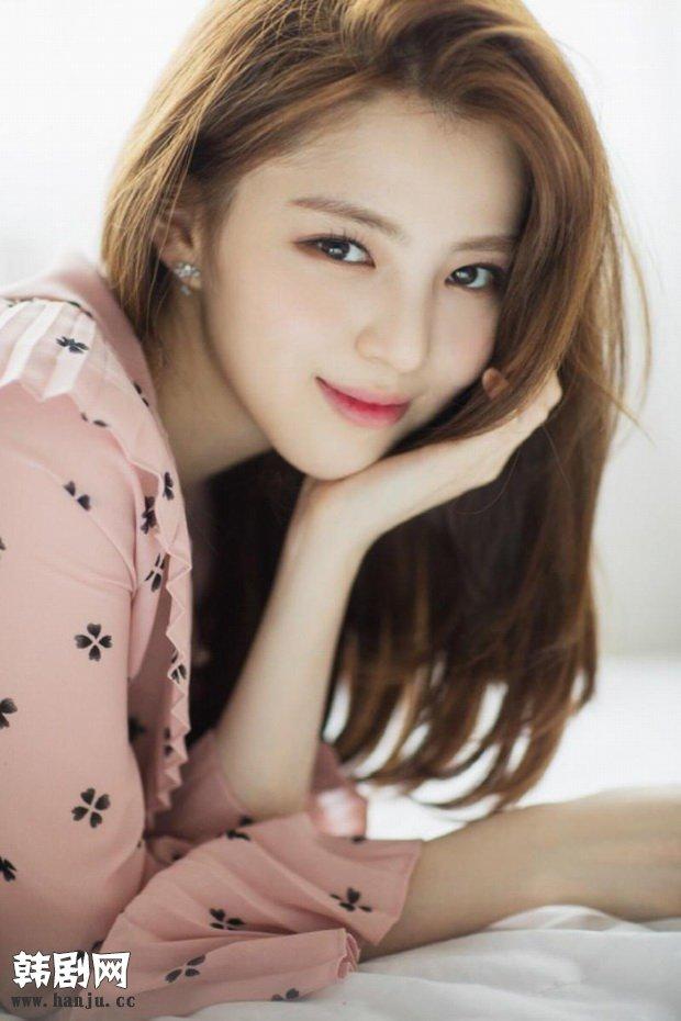 Bản sao Song Hye Kyo phì phèo hút thuốc nhưng lại được cư dân mạng Hàn khen quá ngầu-4