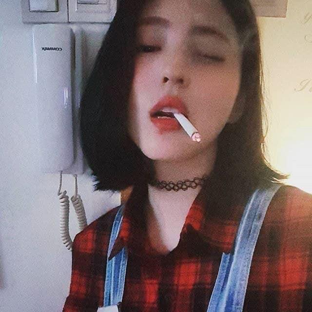 Bản sao Song Hye Kyo phì phèo hút thuốc nhưng lại được cư dân mạng Hàn khen quá ngầu-5