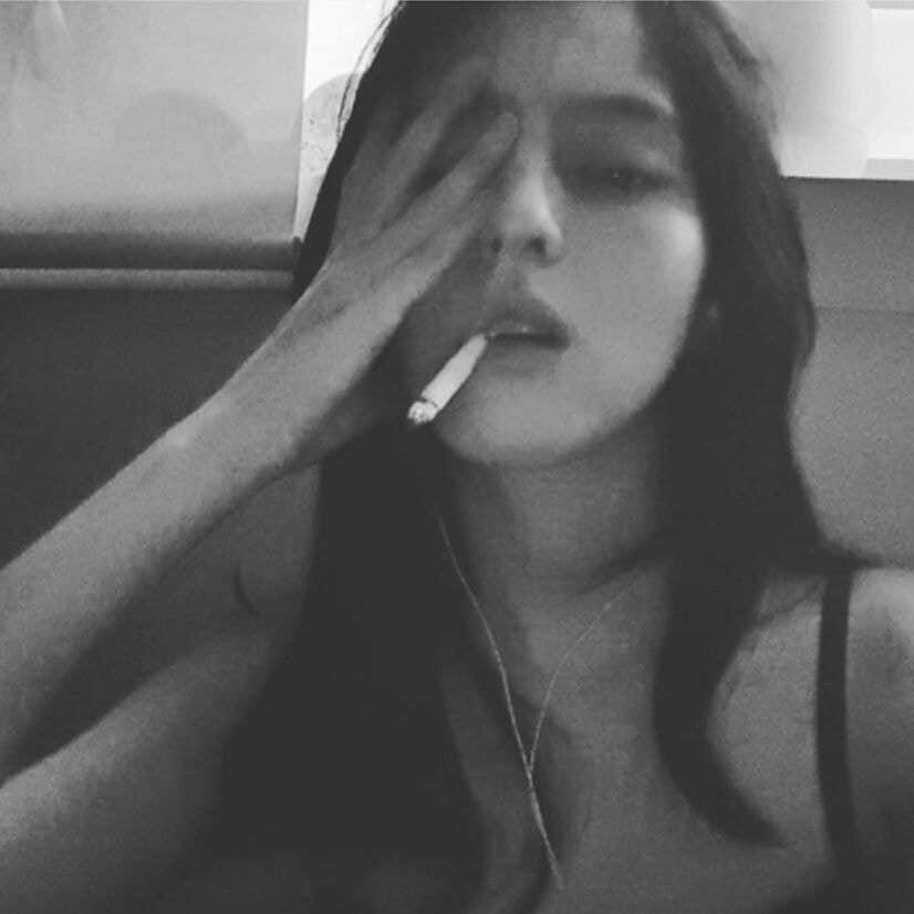 Bản sao Song Hye Kyo phì phèo hút thuốc nhưng lại được cư dân mạng Hàn khen quá ngầu-8