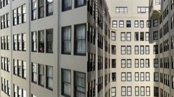 Không thể tổ chức sinh nhật cho chồng vì lệnh cách ly, người vợ đã làm điều bất ngờ khiến anh vỡ òa hạnh phúc-2