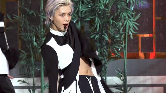 V (BTS) và nhiều sao Hàn đeo khuyên ở vị trí độc trên cơ thể-6