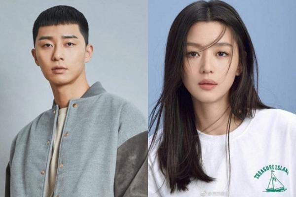 Tạo hình Hậu duệ mặt trời bản Trung bị chê quê mùa-3