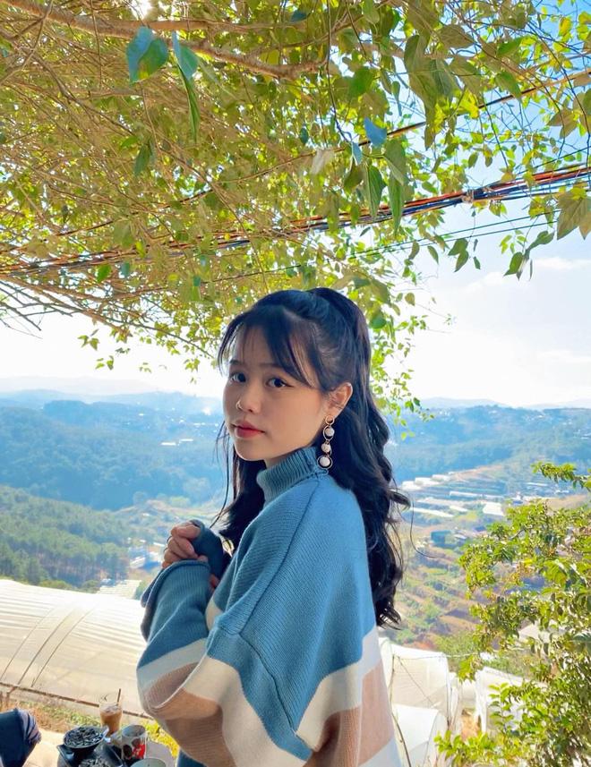 Gái xinh khiến Quang Hải - Nhật Lê bị đồn chia tay khi vừa tái hợp: Giỏi thả thính, là du học sinh Singapore-2