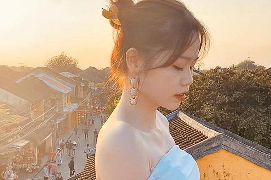 Gái xinh khiến Quang Hải - Nhật Lê bị đồn chia tay khi vừa tái hợp: Giỏi thả thính, là du học sinh Singapore