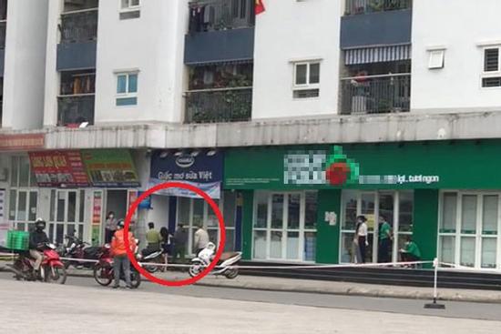 Phát hiện ca nhiễm COIVD-19 tại KĐT Thanh Hà, cô gái trẻ khóc nức nở, không chịu cách ly