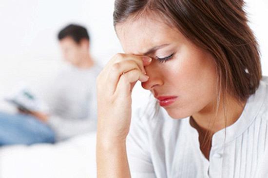 Sững sờ khi phát hiện chồng gửi số tiền lớn cho cháu gái mỗi tháng