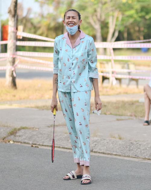 Võ Hoàng Yến lăng xê dép lê 7 triệu đồng trong khu cách ly-1