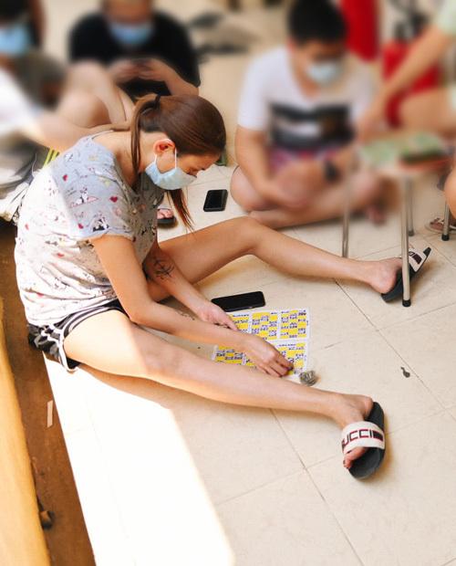 Võ Hoàng Yến lăng xê dép lê 7 triệu đồng trong khu cách ly-4