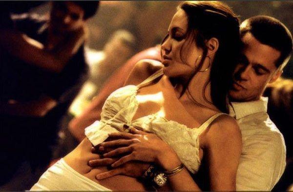 Sốc với tiết lộ Angelina Jolie cố tình không mặc nội y để quyến rũ Brad Pitt khi đóng chung cảnh giường chiếu-2
