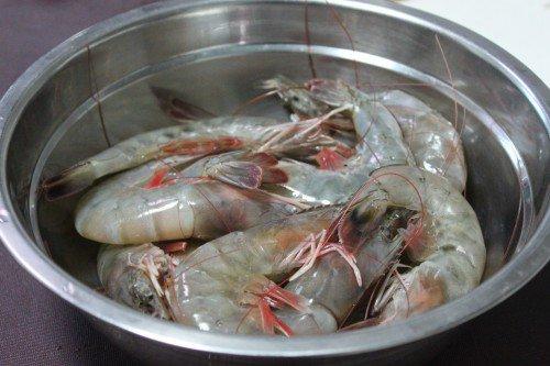 Chỉ cần thêm một nguyên liệu vào tôm sốt chua ngọt, có ngay món ăn hoàn toàn lạ miệng-1