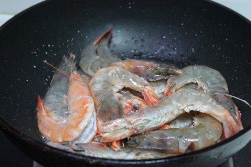 Chỉ cần thêm một nguyên liệu vào tôm sốt chua ngọt, có ngay món ăn hoàn toàn lạ miệng-2