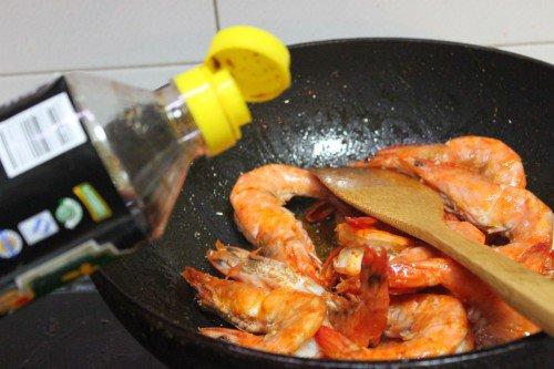 Chỉ cần thêm một nguyên liệu vào tôm sốt chua ngọt, có ngay món ăn hoàn toàn lạ miệng-4