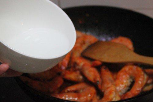 Chỉ cần thêm một nguyên liệu vào tôm sốt chua ngọt, có ngay món ăn hoàn toàn lạ miệng-5