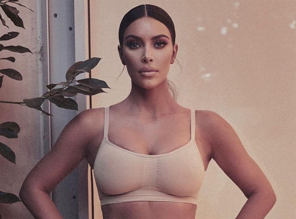 Kim Kardashian và dàn sao mặc nội y, đồ ngủ sexy khi cách ly tại nhà-1