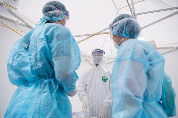 Bộ Y tế công bố thêm 5 ca mắc COVID-19 nâng tổng số lên 212, có 1 người sống trong cộng đồng-2