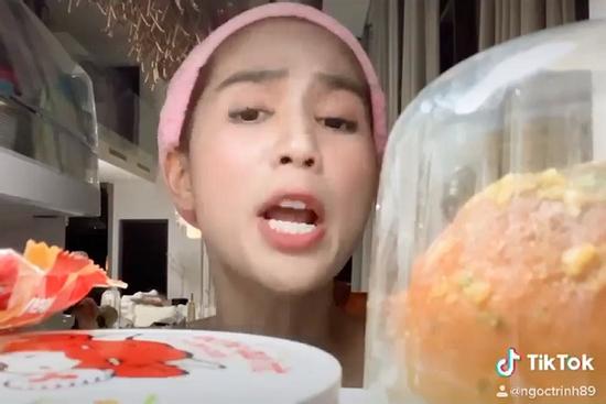 'Thiếu nghị lực' như Ngọc Trinh: Vì muốn ăn vặt mỗi đêm mà bịa đủ lý do khó đỡ