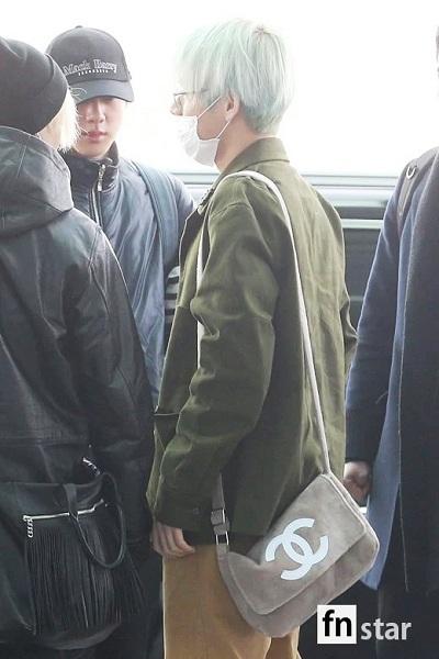 BTS thể hiện gu thời trang nơi phi trường: Đẳng cấp diện túi hàng hiệu đắt xắt ra miếng-2