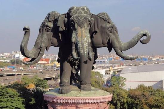 Tượng voi ba đầu nặng 250 tấn ở Thái Lan