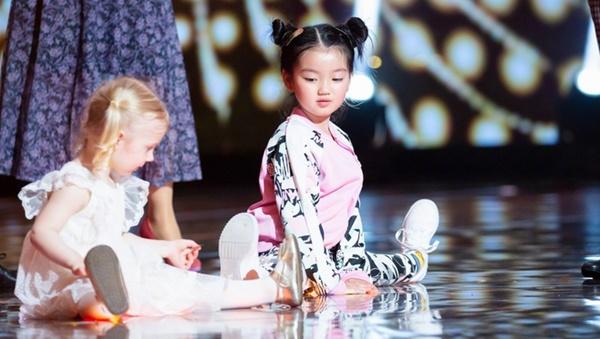 Sao nhí Trung Quốc vất vả nuôi sống cả gia đình-1