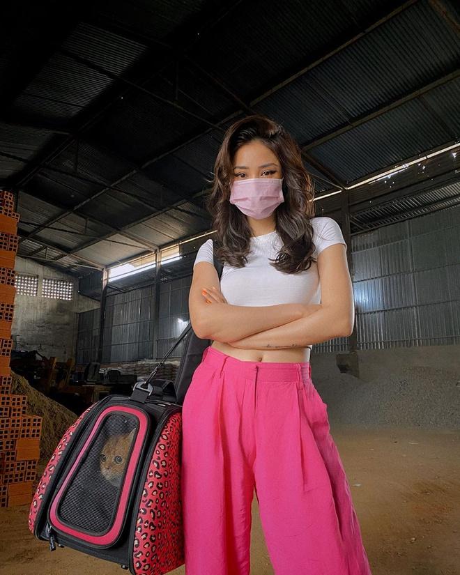 Ở nhà tránh dịch, Chi Pu khoe hình cũ, Khánh Linh sống ảo tại gia-8