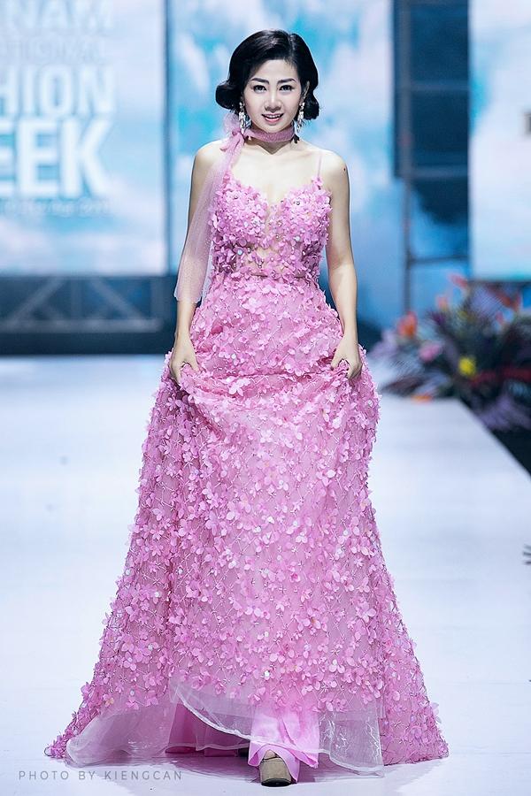 Đấu giá chiếc váy Mai Phương từng trình diễn gây quỹ hỗ trợ bé Lavie-1