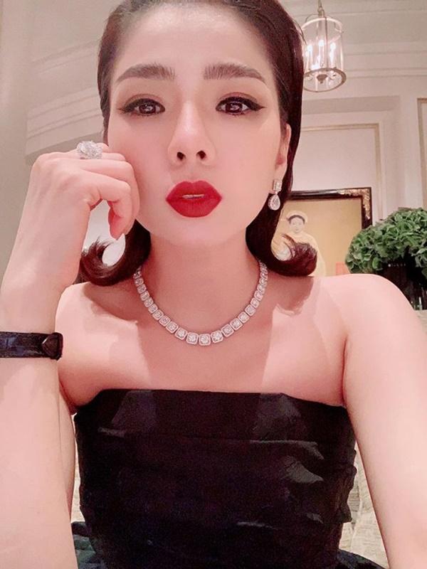 Sao Việt than tăng cân vù vù mùa dịch, riêng Lệ Quyên lại gầy sọp, xanh xao khiến fan lo lắng-3