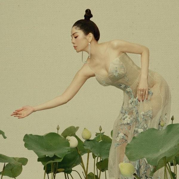 Sao Việt than tăng cân vù vù mùa dịch, riêng Lệ Quyên lại gầy sọp, xanh xao khiến fan lo lắng-4