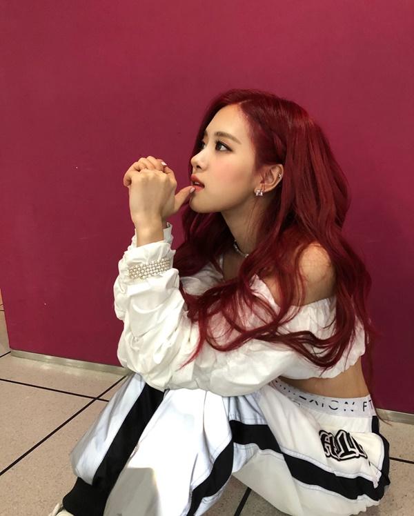 Ai cũng cần lắm 1 người bạn như Lisa: Làm phó nháy xuất sắc cho các chị em, fan vào copy cũng ra khối kiểu hay ho-8